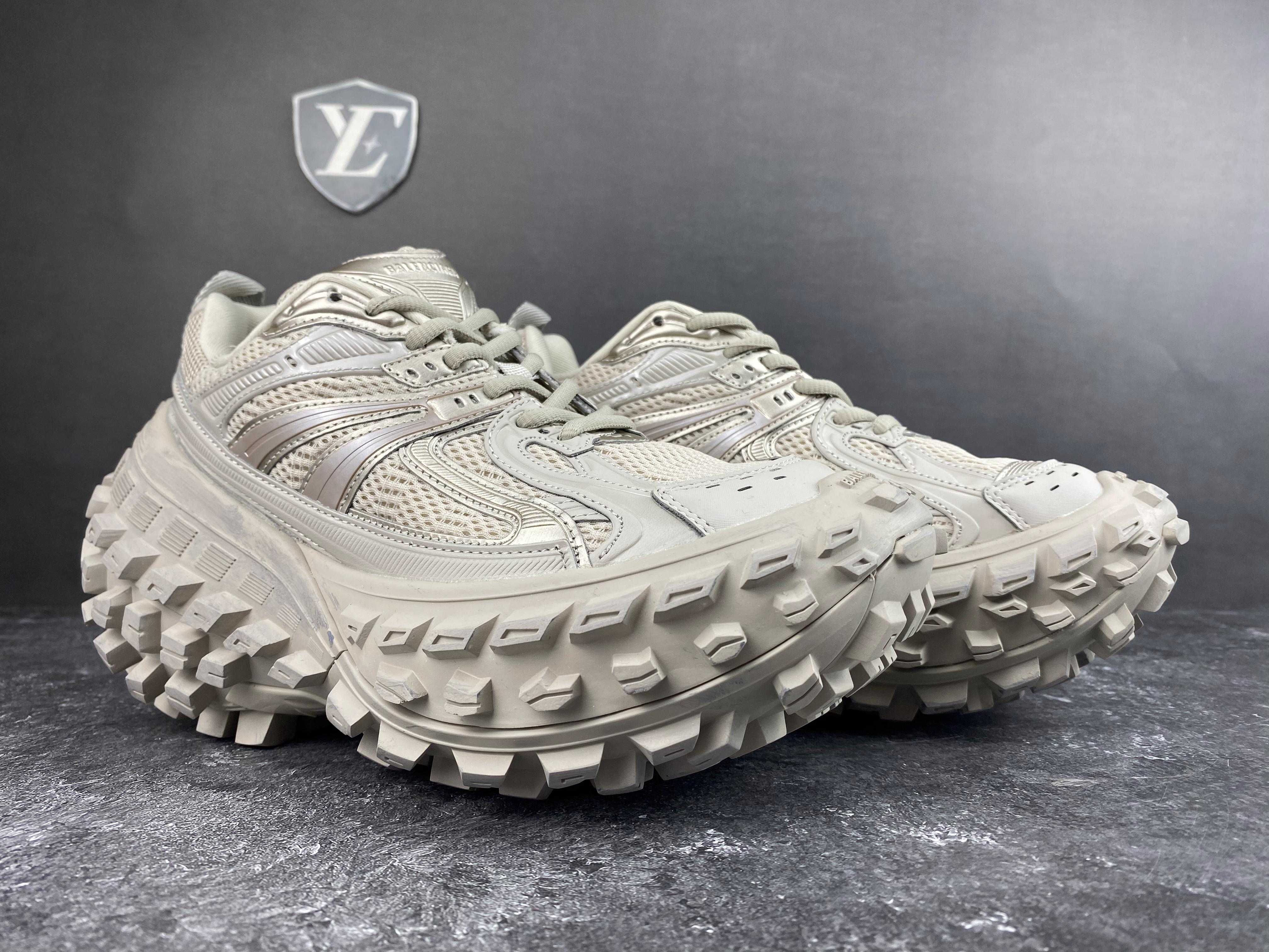 Adidasi Balenciaga Defender