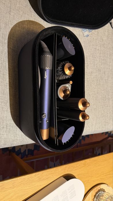 Dyson AirWrap Albastru 1000 de lei