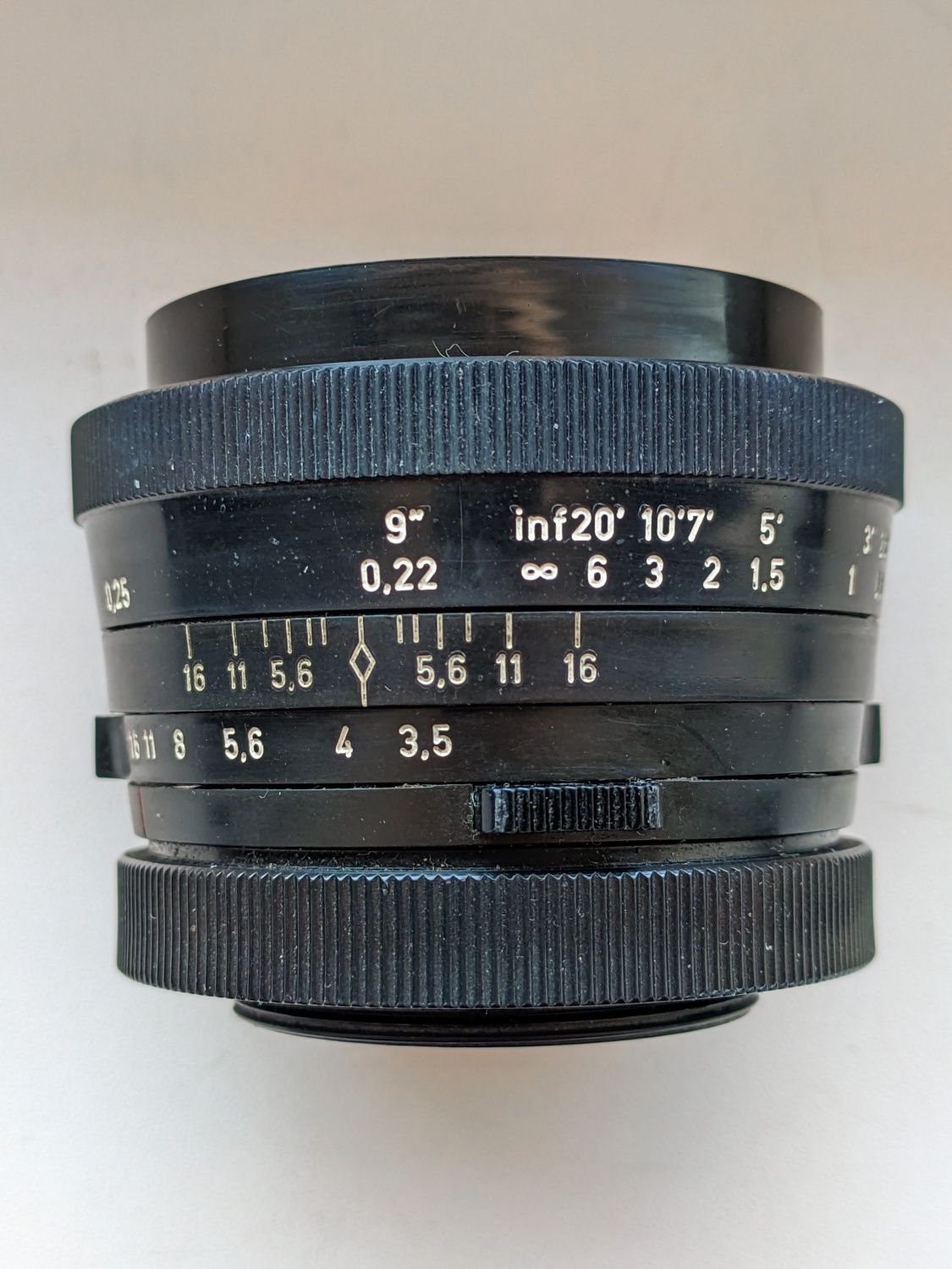 Obiectiv Revue 28mm f/3.5, filet M42, clickless