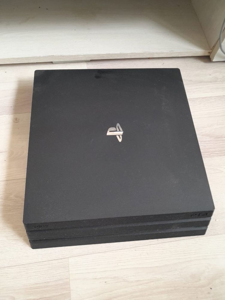 Продается Playstation 4 PRO