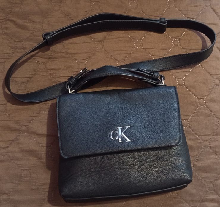 Дамска чанта calvin klein jeans minimal monogram top handle 22