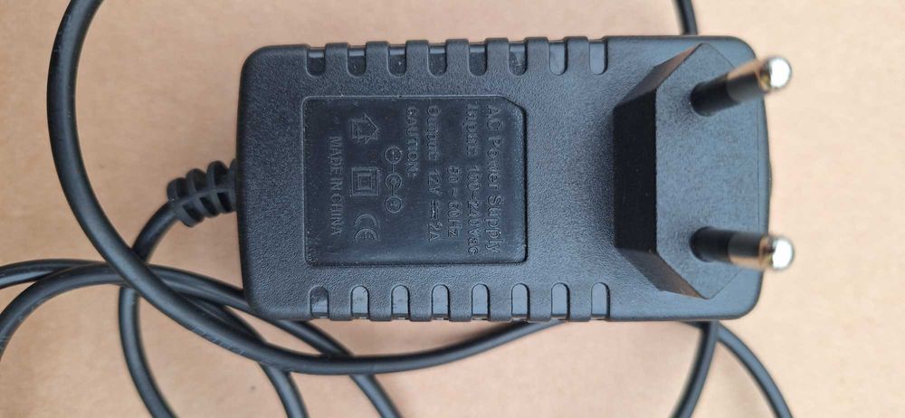 Alimentator 12V de la 2 la 4A