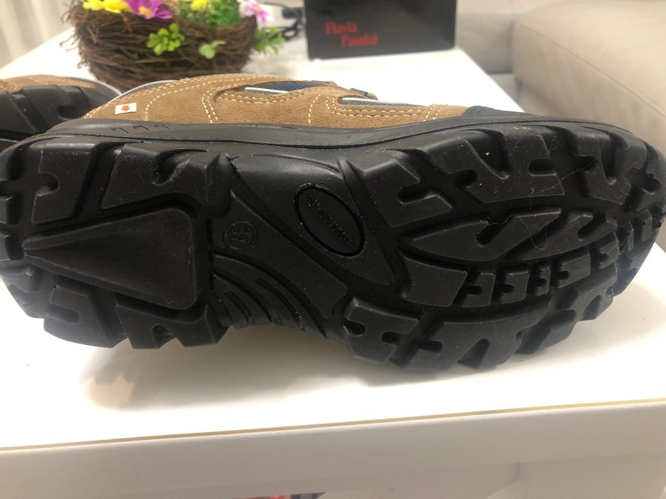 Încălțăminte siguranta marime 37