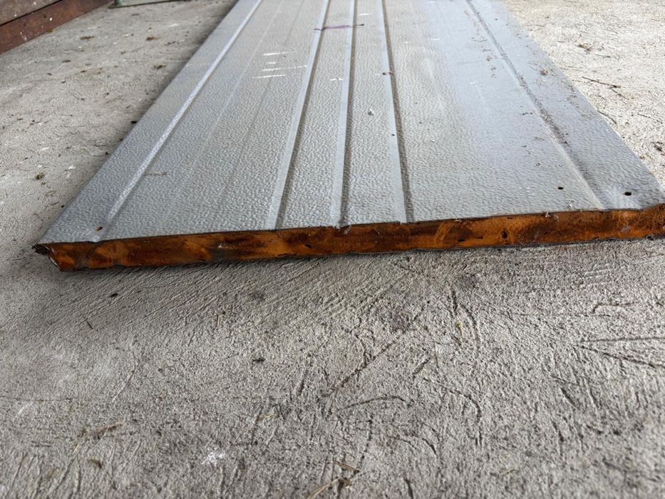 Panou sandwich usi sectionale