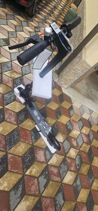 Trotineta electrica noua JRH autonomie 30 km viteza maxima 25km/h