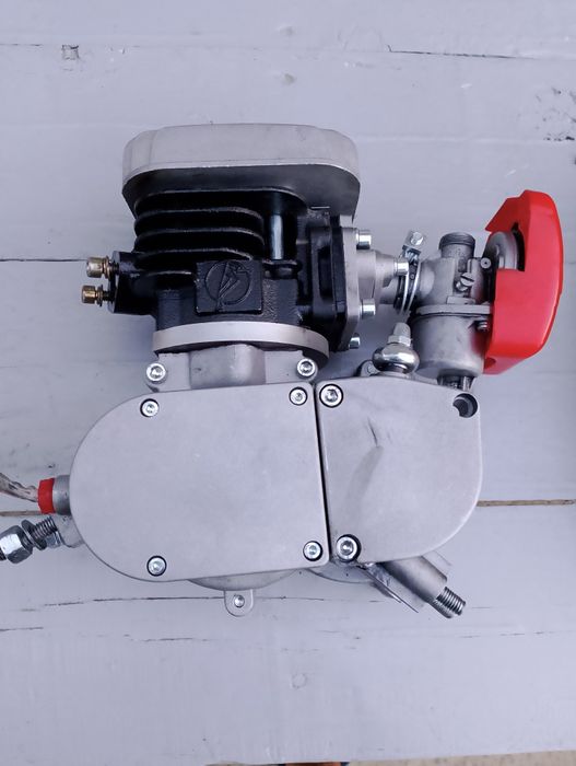 Vând motor bicicleta