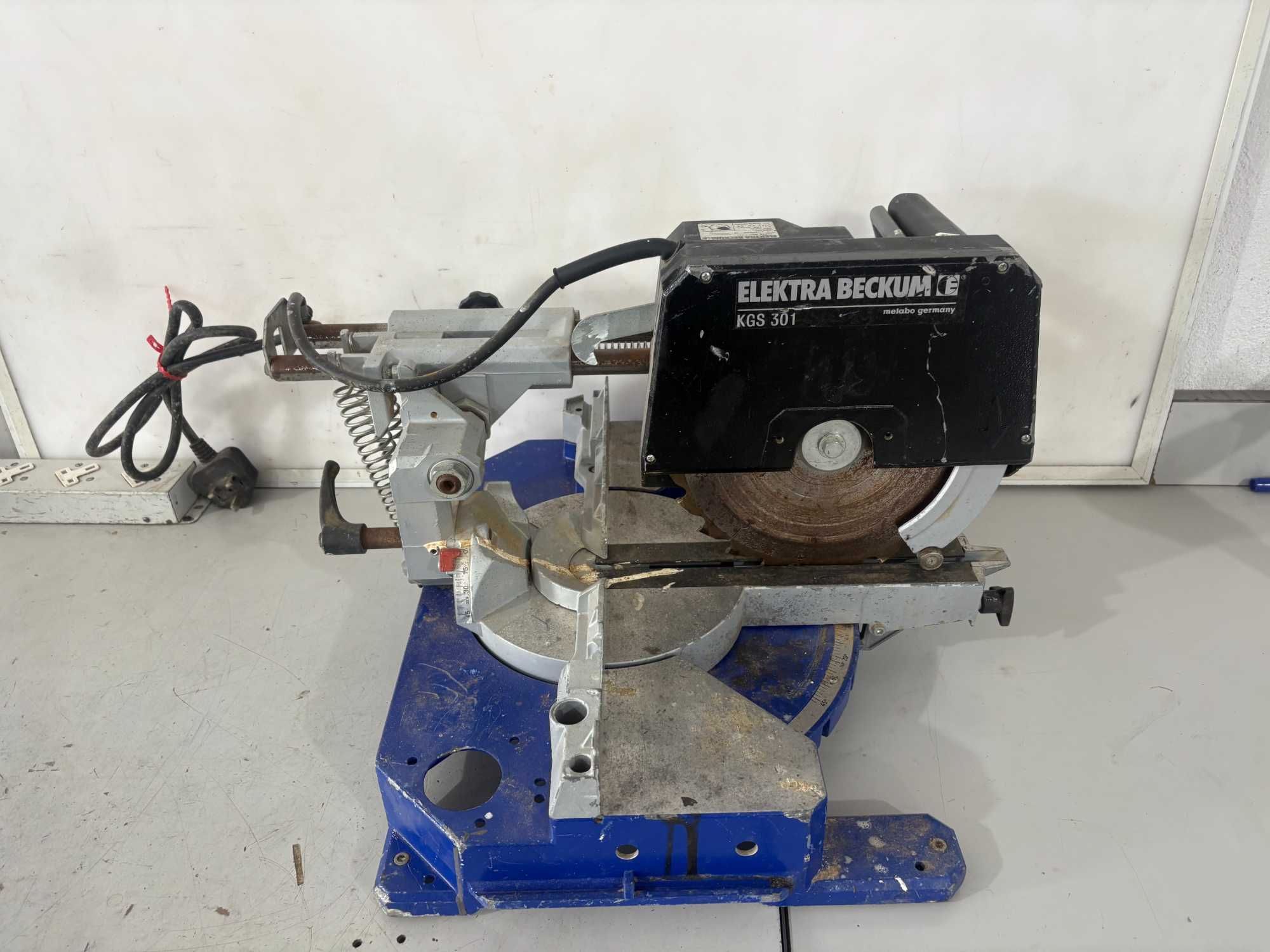 Циркуляр пендула - Elektra Beckum 1600 W / 250 mm