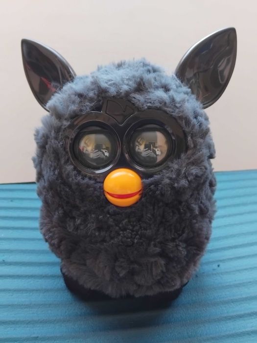 Furby - оригинална интерактивна играчка с кутия