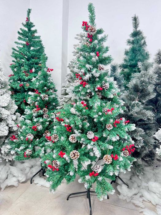 ЧЕРЕН ПЕТЪК, Изкуствена Коледна елха, С шишарки и боровинки, Бял връх