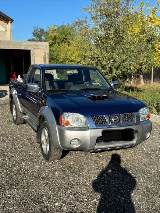 Vând Nissan Navara