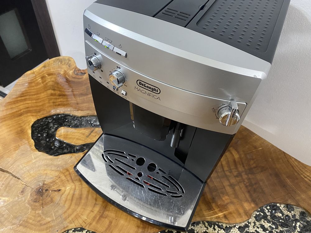 Expresor / espressor delonghi magnifica