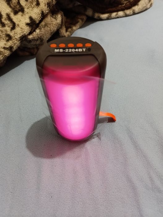 Vând boxa portabila cu lumini