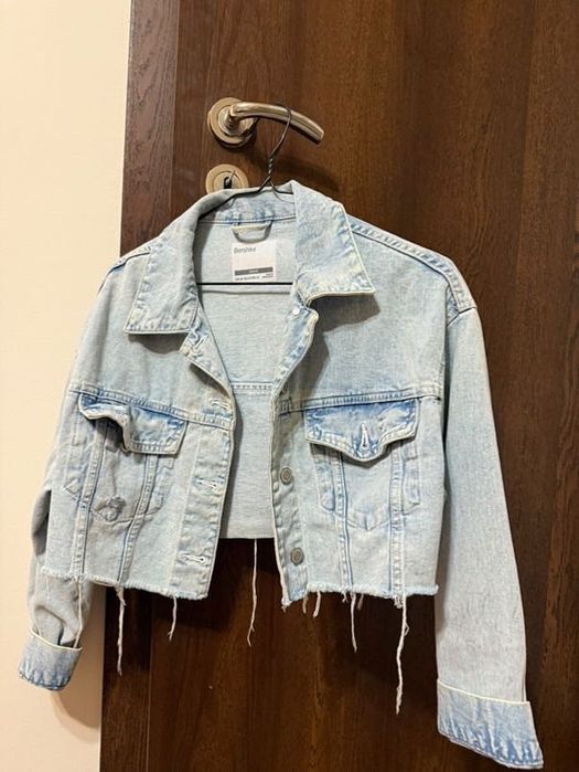 Синьо дънково яке бершка