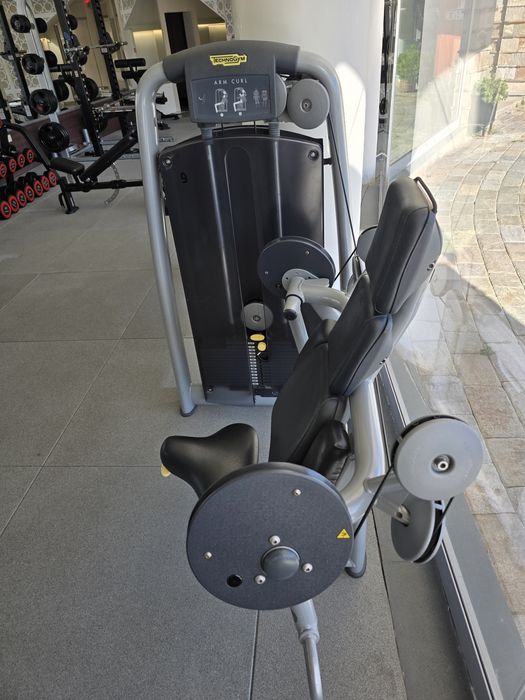 Techogуm arm curl  техноджим машина за бицепс