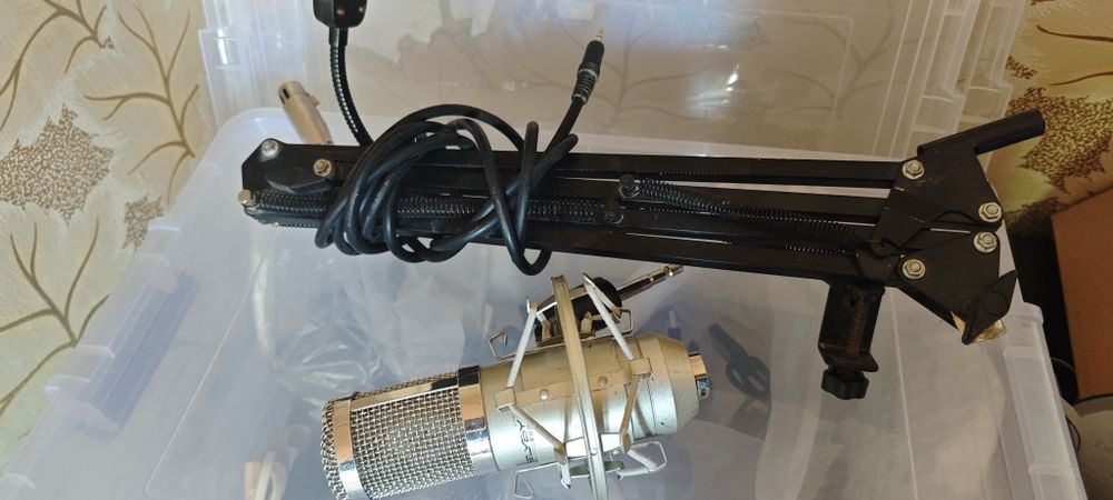 Микрофон с пантографом