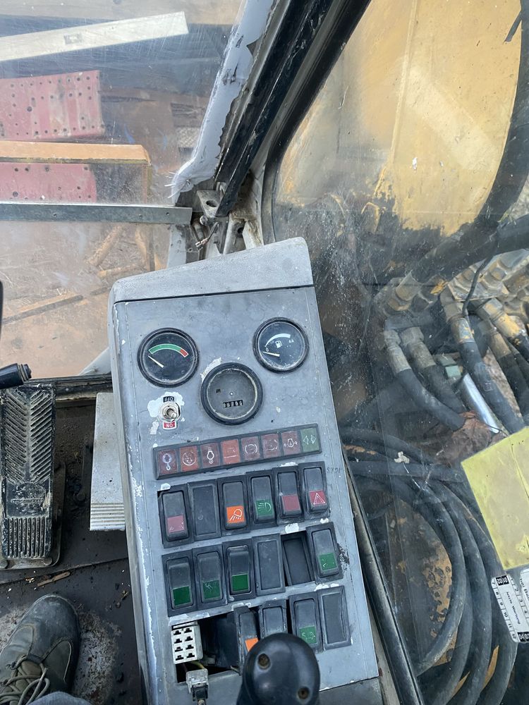 Excavator pe roti