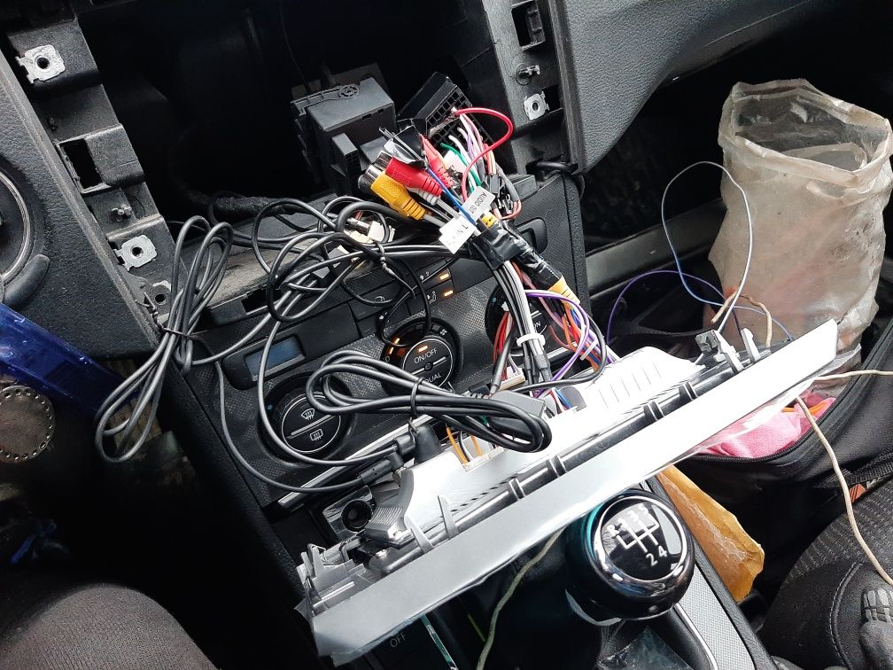 Electrician-Electronist auto/Diagnoză auto, rulote,bărci