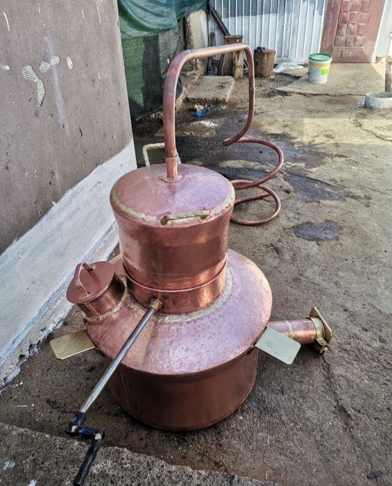 Vând cazane de țuică din cupru alimentar orice mărimea mai multe infor