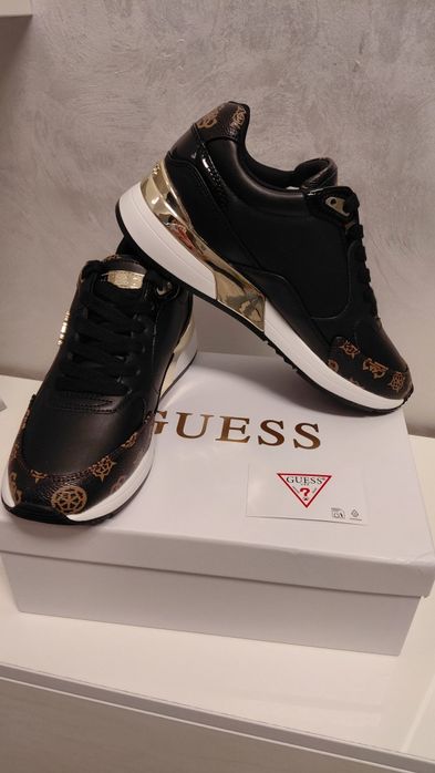 Pantofi noi Guess marimea 38