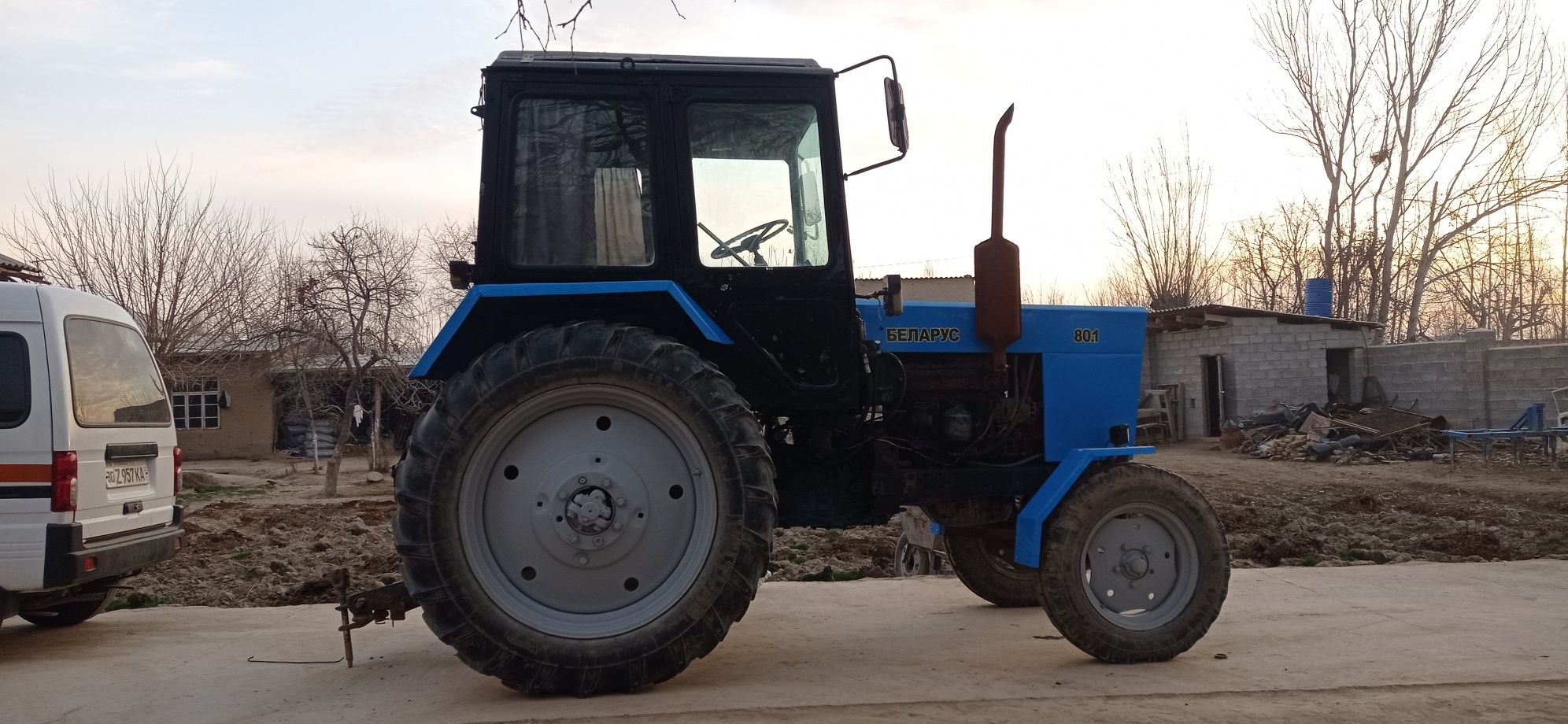 Mtz belarus traktor sotiladi
