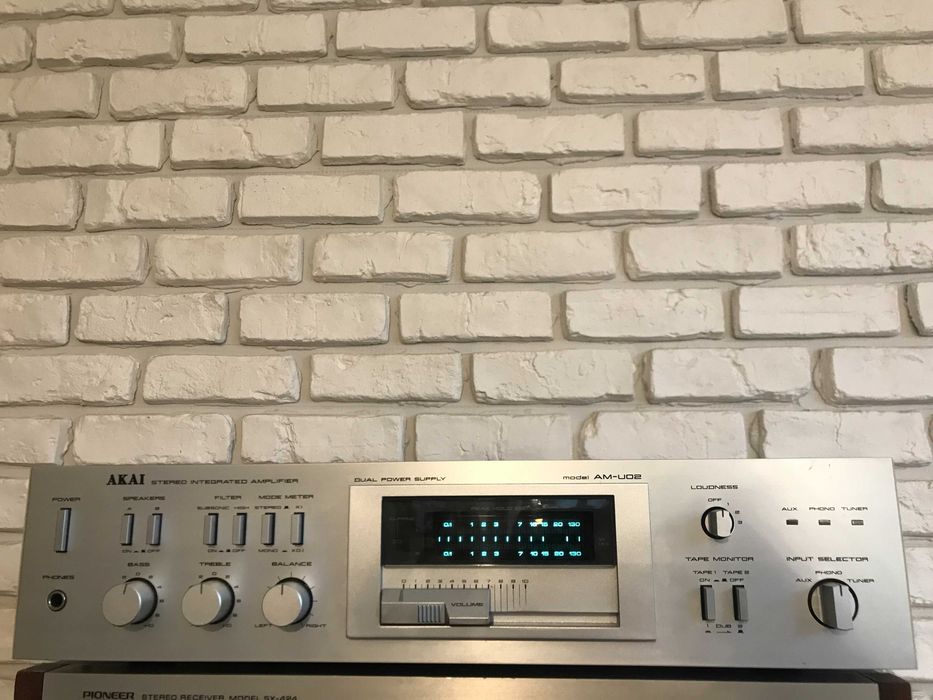 Akai AM-U02 silver amplificator