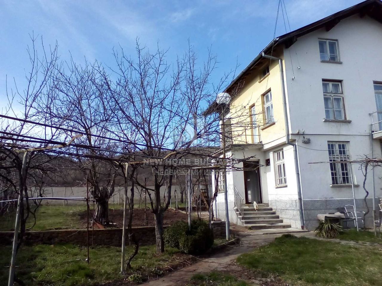 Продава се Многостаен апартамент в с. Цръклевци, Област София-област - 200 кв.м за 520 €/кв.м - Снимка #1