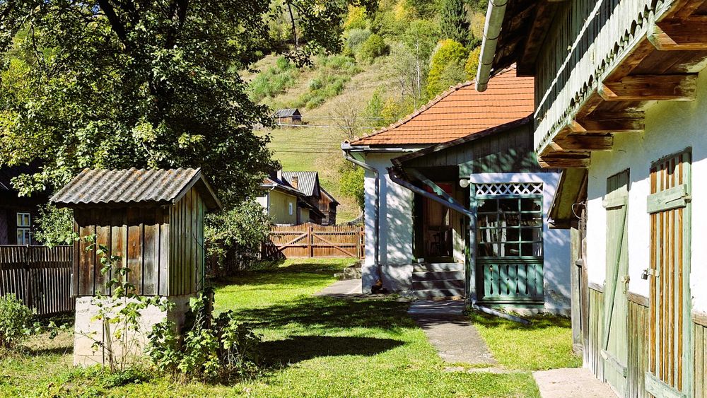 Casa cu teren 3000m2 intravilan