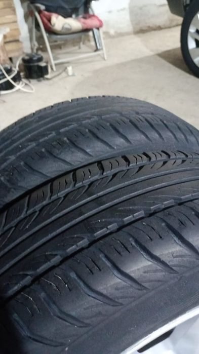 Продам 2 шины с дисками