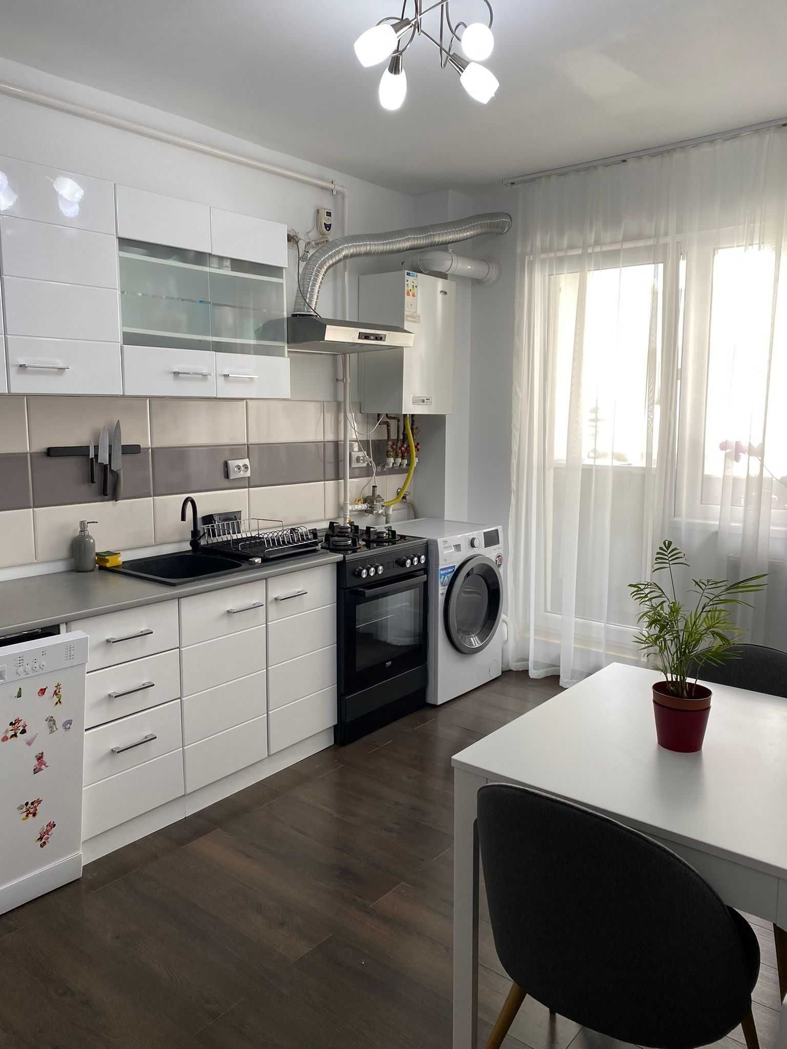 PF vand apartament 2 camere, la cheie, etaj intermediar, zona BMW