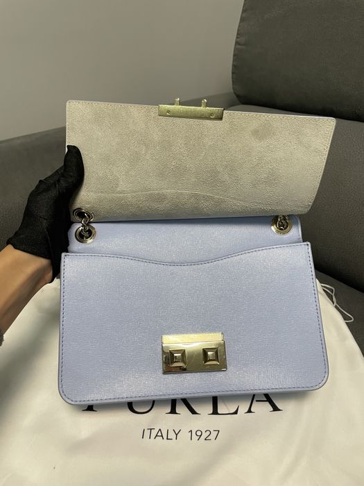 Furla Bella чанта небесно синьо