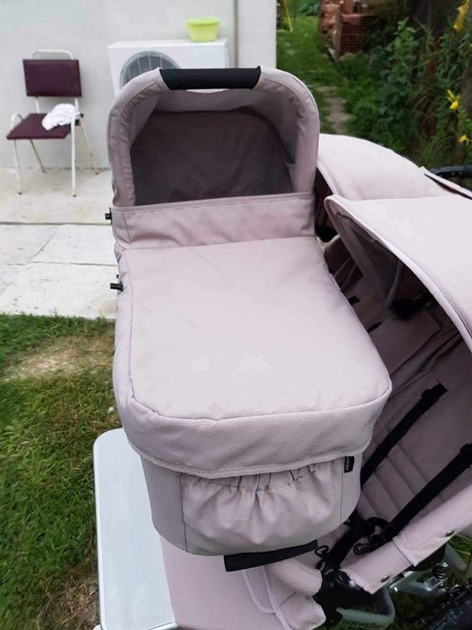 Количка за близнаци