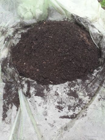 Compost mi îngrășăminte natural pentru legume ,pomi, flori și gazon.