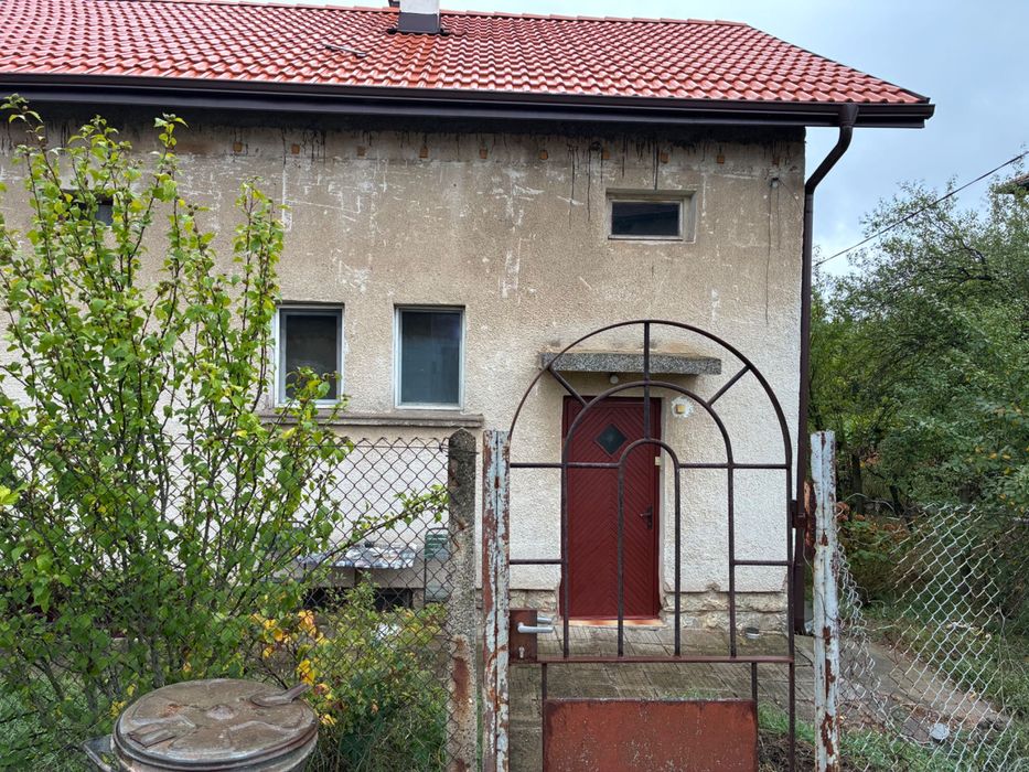 Продавам Къща в Годеч