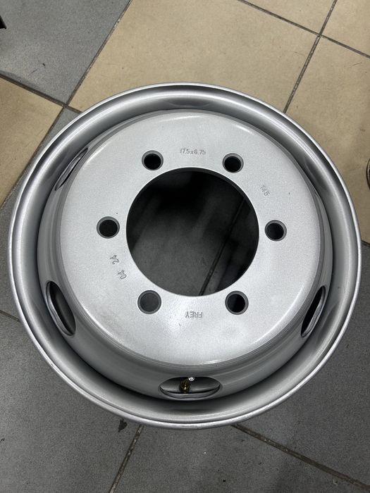 Колесные диски новые на Mercedes 814