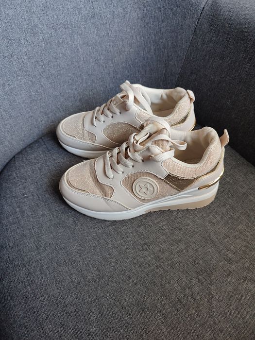 Бежово-златисти маратонки на платформа