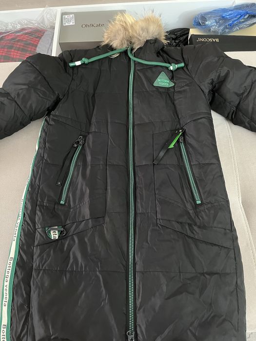 Зимний пуховик с натуральной опушкой на девочку 8-9 лет. В отл состоян