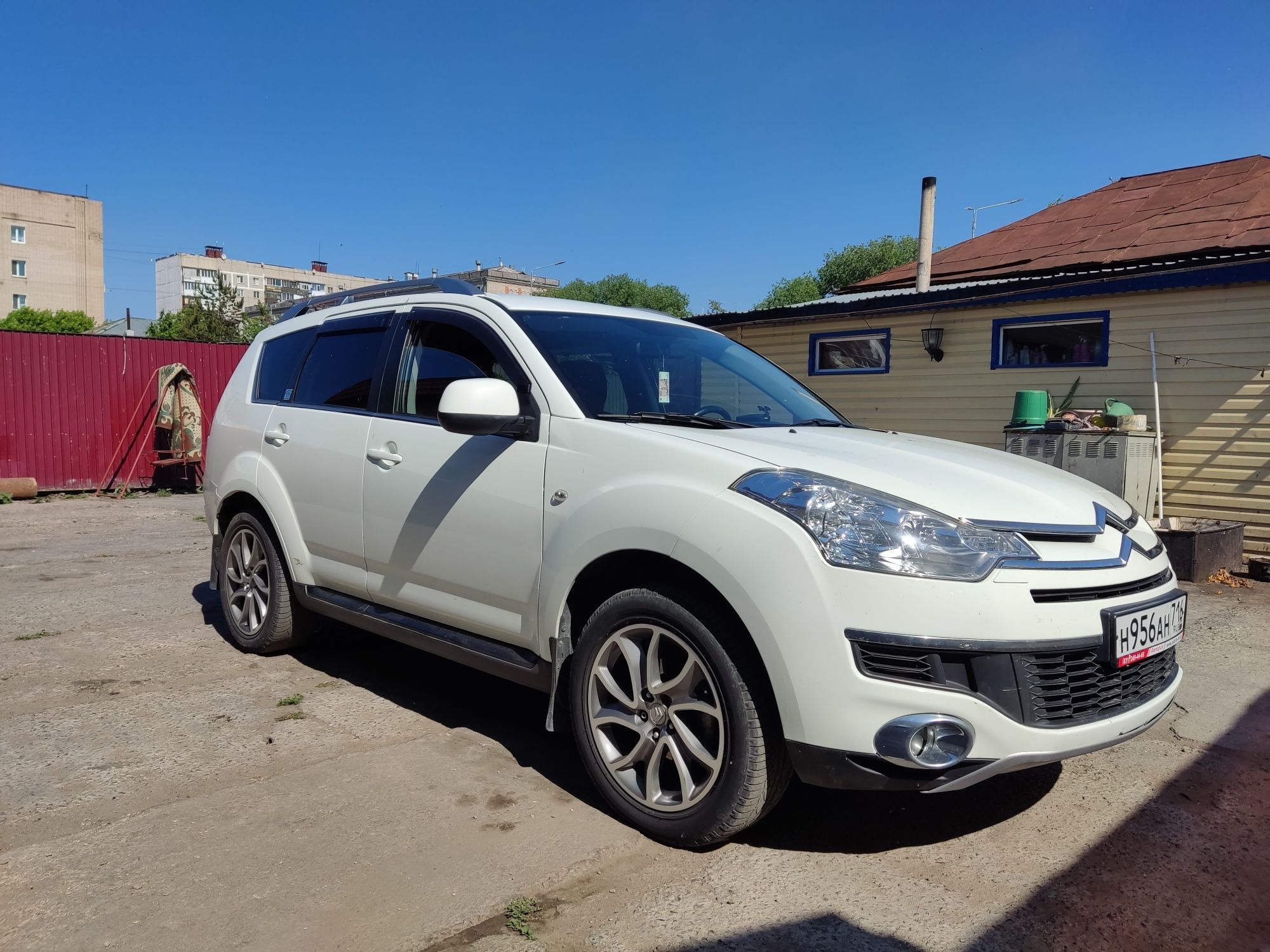 Автомобиль Citroen C-Crosser