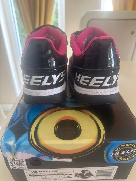 Vând pantofi cu roți mărimea 33