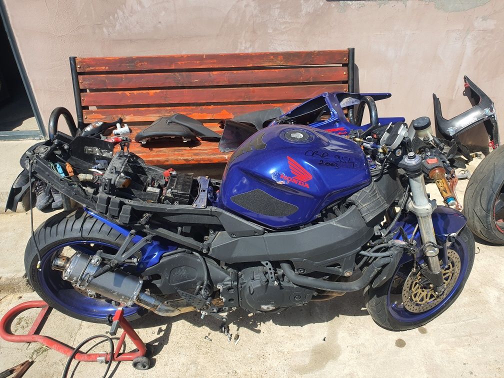 Dezmembrez honda cbr 954 an 2003 cadru cu acte