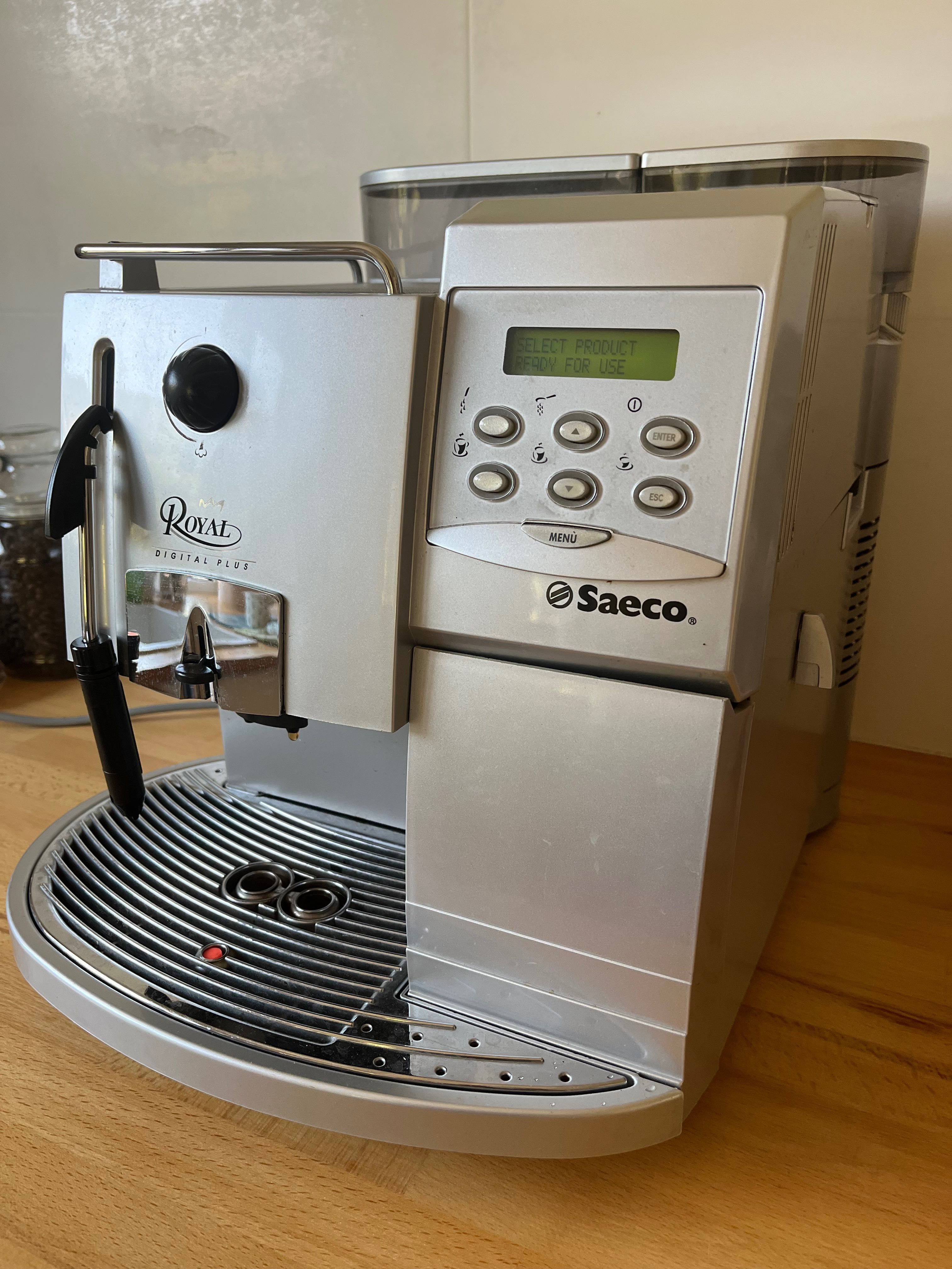 Кафе машина Saeco Royal Professional в отлично състояние!