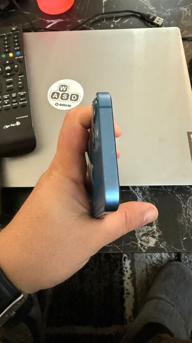 Продавам запазен ipone 13