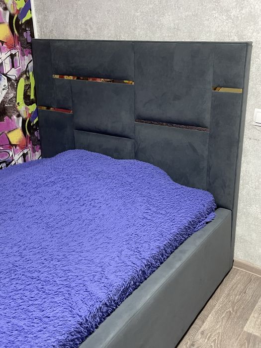 Кровать с матрацем