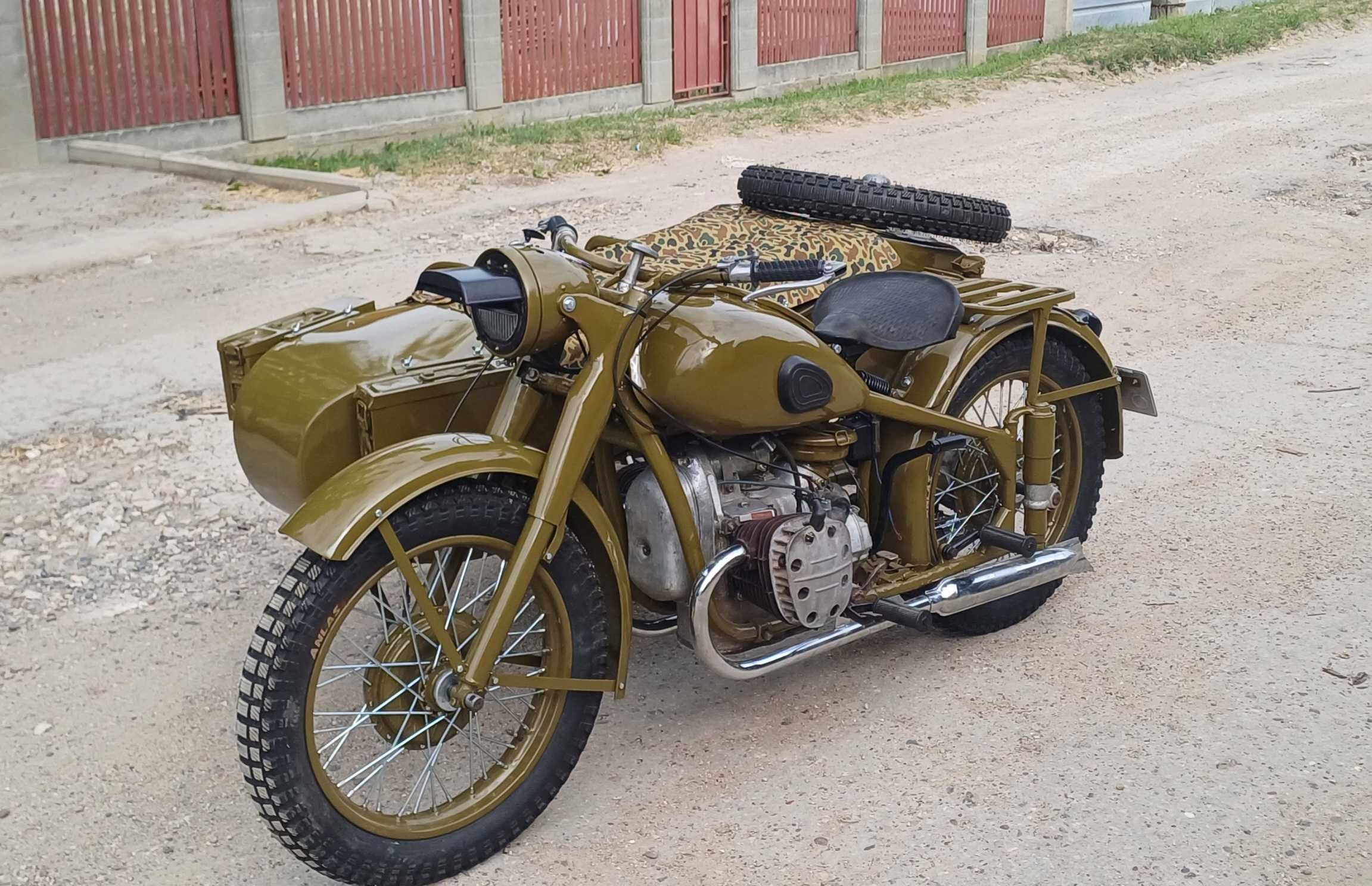 Motocicleta Ural M-72