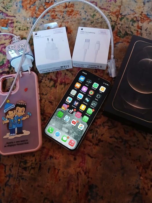 Айфон 12 про в хорошем состояние