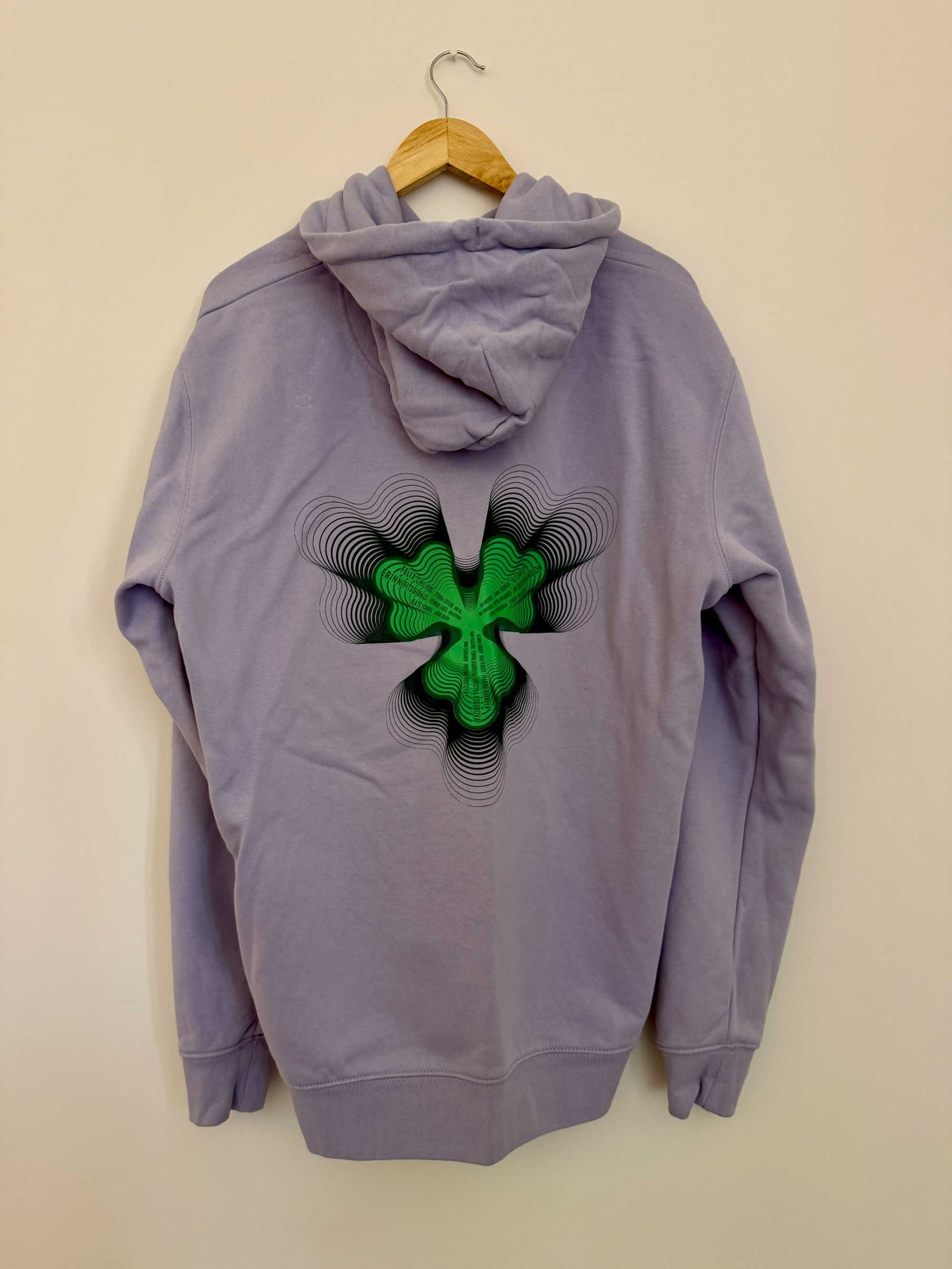 B2Y merch суичър