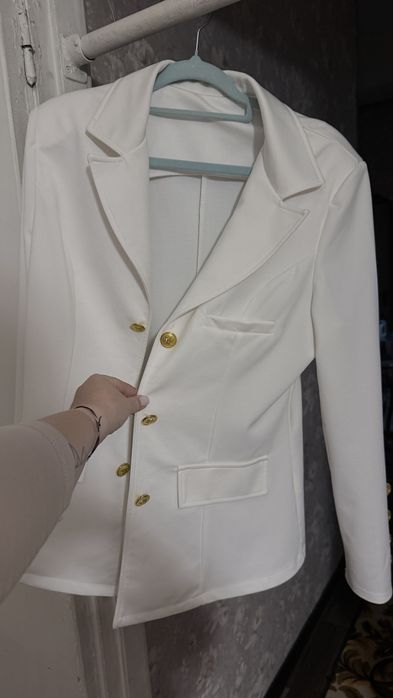 Белоснежный пиджак
