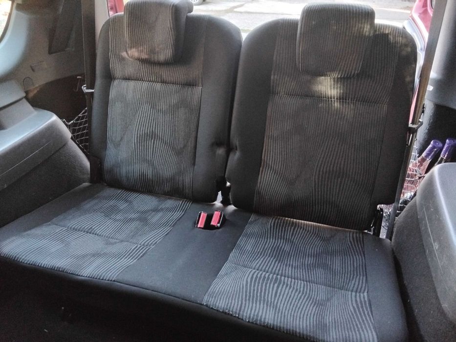 Dacia  Logan 1.6   7места