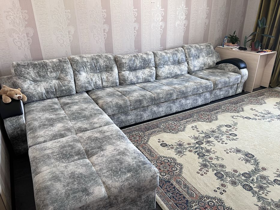 Продается диван (гостиная)