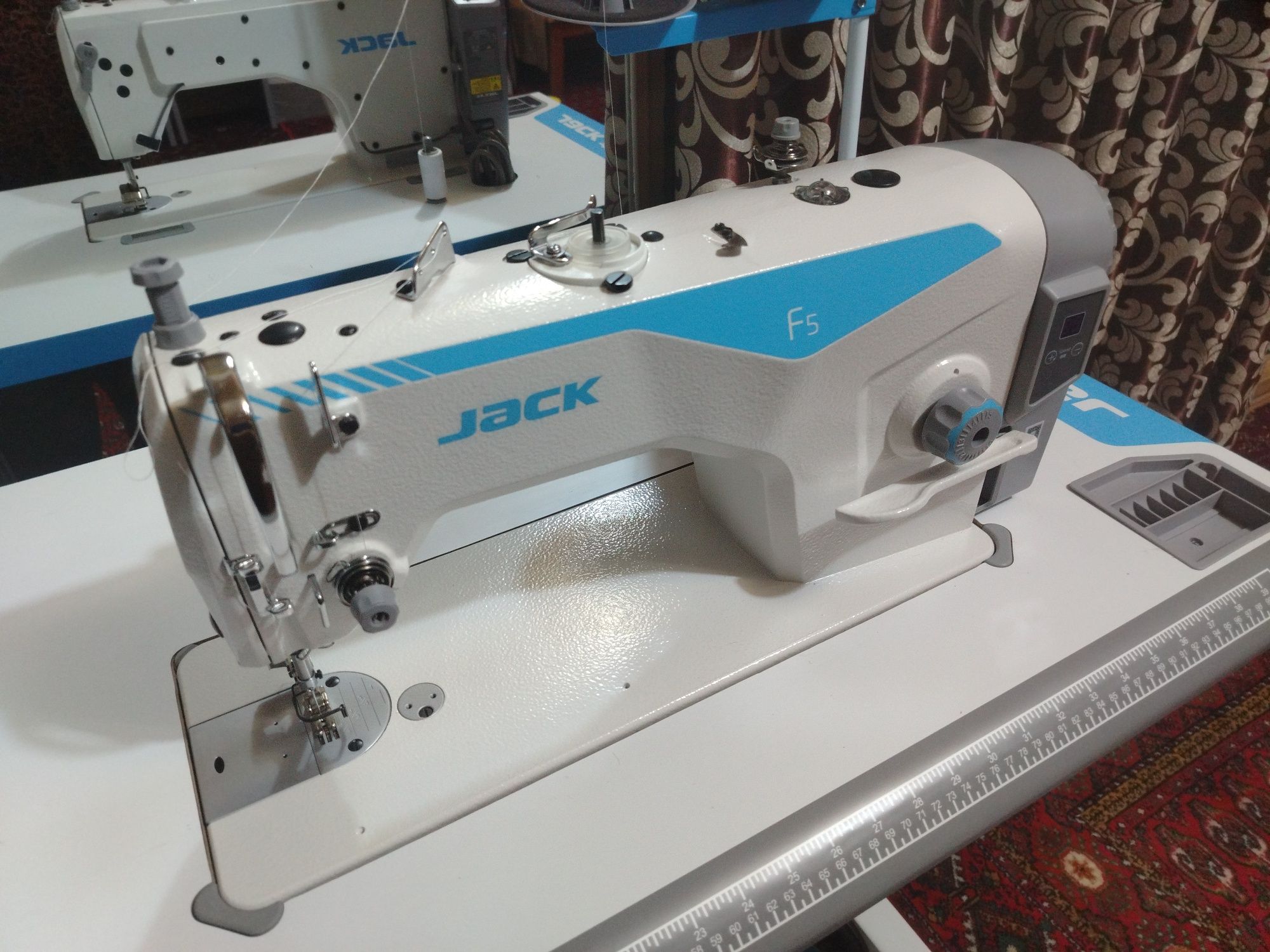 Швейная машина Jack F5