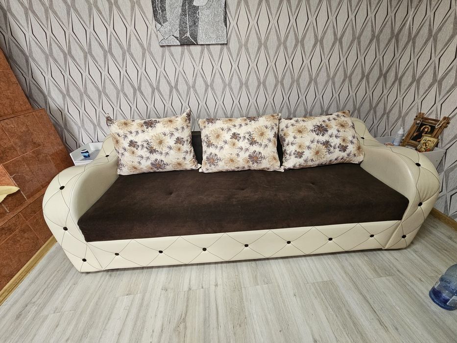 Vând canapea extensibilă